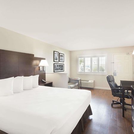 Baymont By Wyndham Modesto Salida Hotel Exterior photo