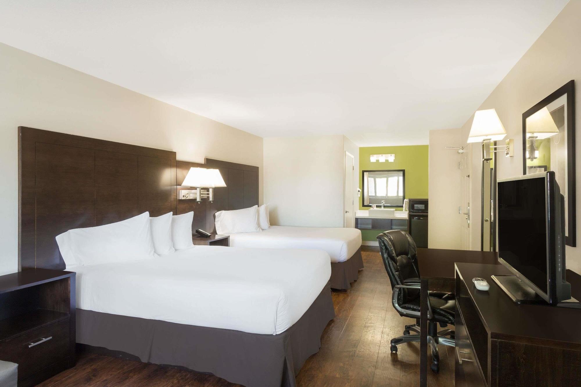 Baymont By Wyndham Modesto Salida Hotel Exterior photo