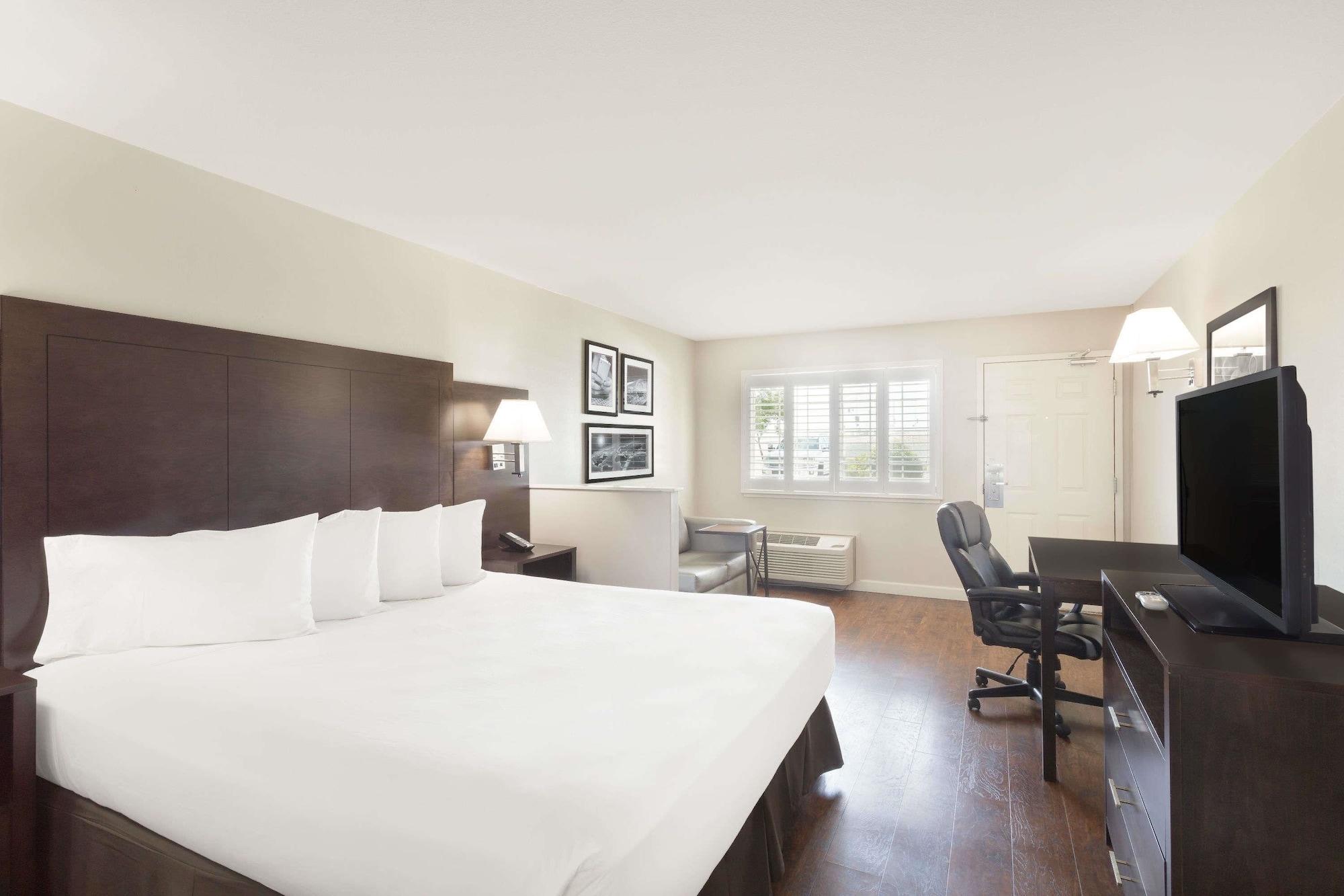Baymont By Wyndham Modesto Salida Hotel Exterior photo