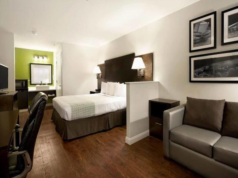 Baymont By Wyndham Modesto Salida Hotel Exterior photo