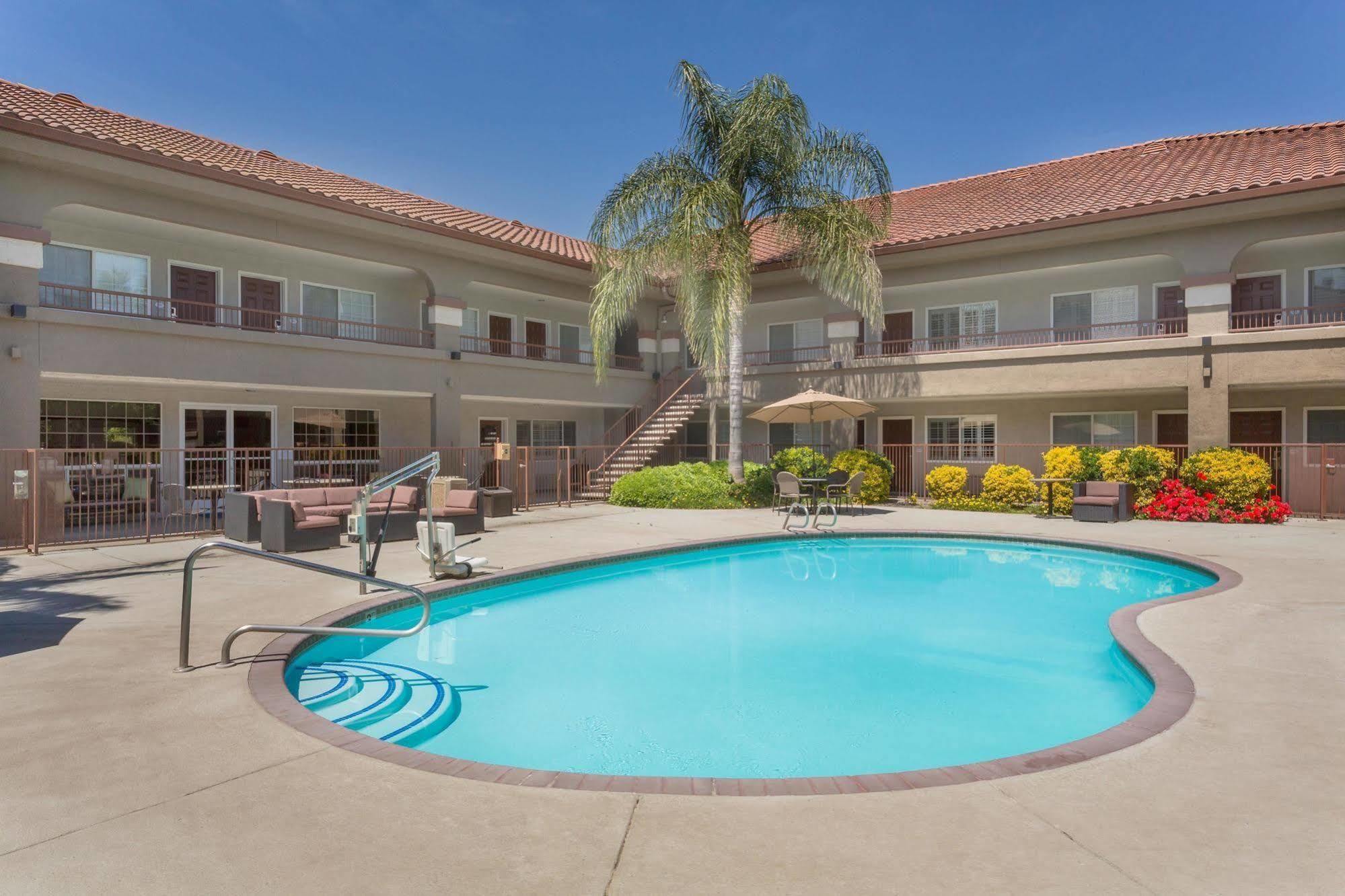 Baymont By Wyndham Modesto Salida Hotel Exterior photo