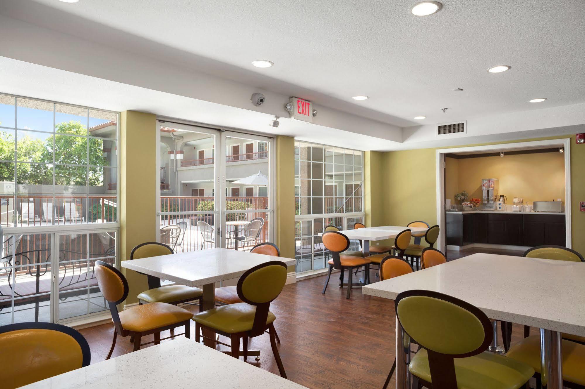Baymont By Wyndham Modesto Salida Hotel Exterior photo